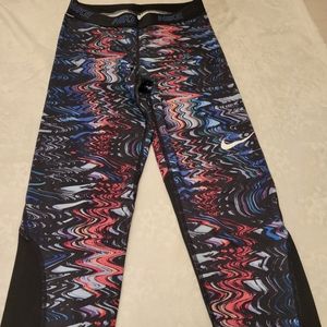 Nike DRI-FIT capri leggings